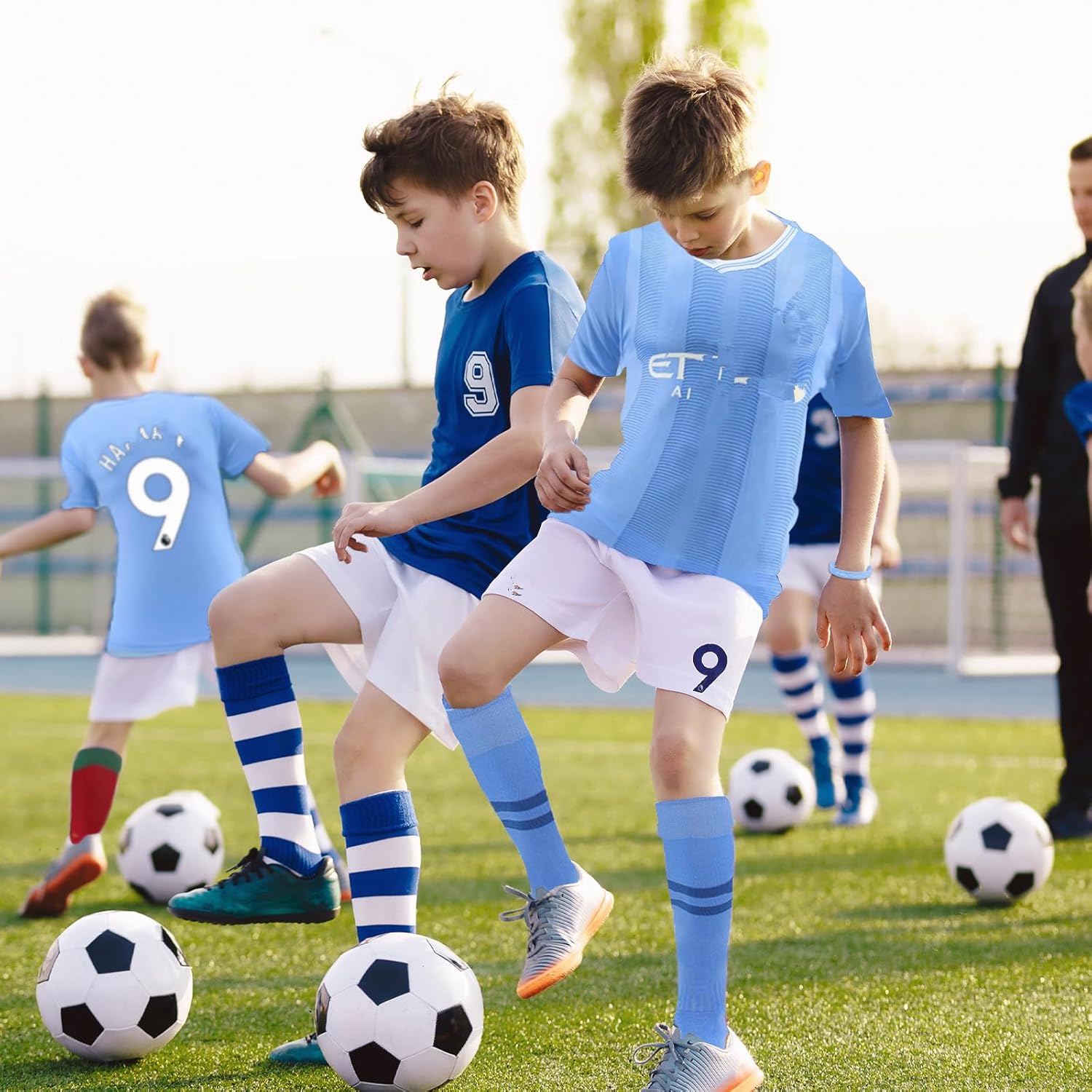 Kids Football kit, Home Away Soccer Jerseys Football Kits for Kids Boys Girls Training Shirts Shorts Socks Guard Plate Keychain Bracelets and Bandages, Gifts for Children A 8-9 Years