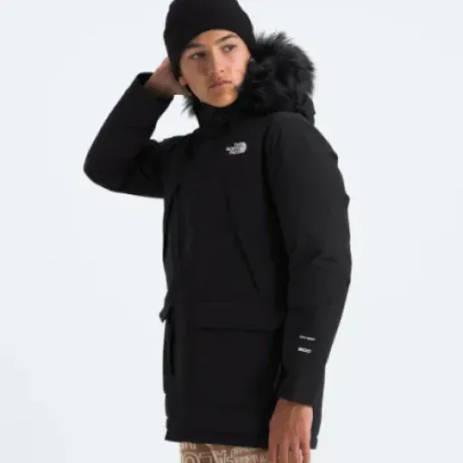 The North Face B McMurdo Parka Review: warm kid’s tank of a coat with a very confusing size label